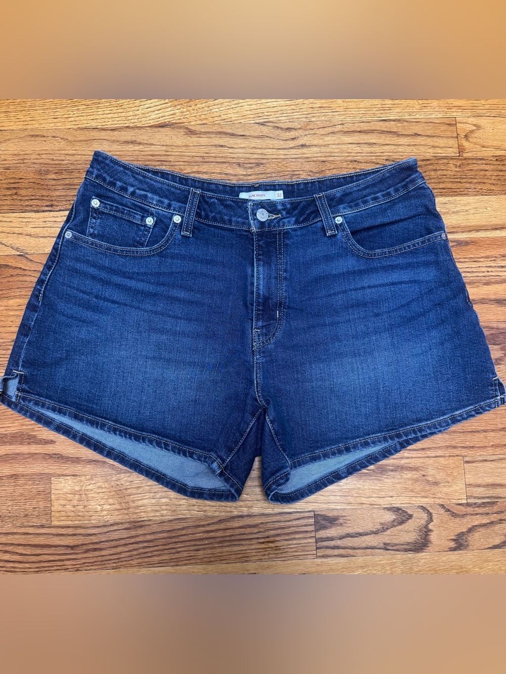 Levi’s Women’s A-Line Denim Shorts Size 32 Dark Wash Blue Jean 5 Pocket